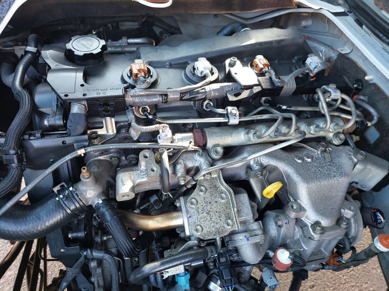 تويوتا هاياس TOYOTA HIACE COMMUTER VAN RHD 2014 MODEL 3.0 L DIESEL AUTOMATIC(PM21971)