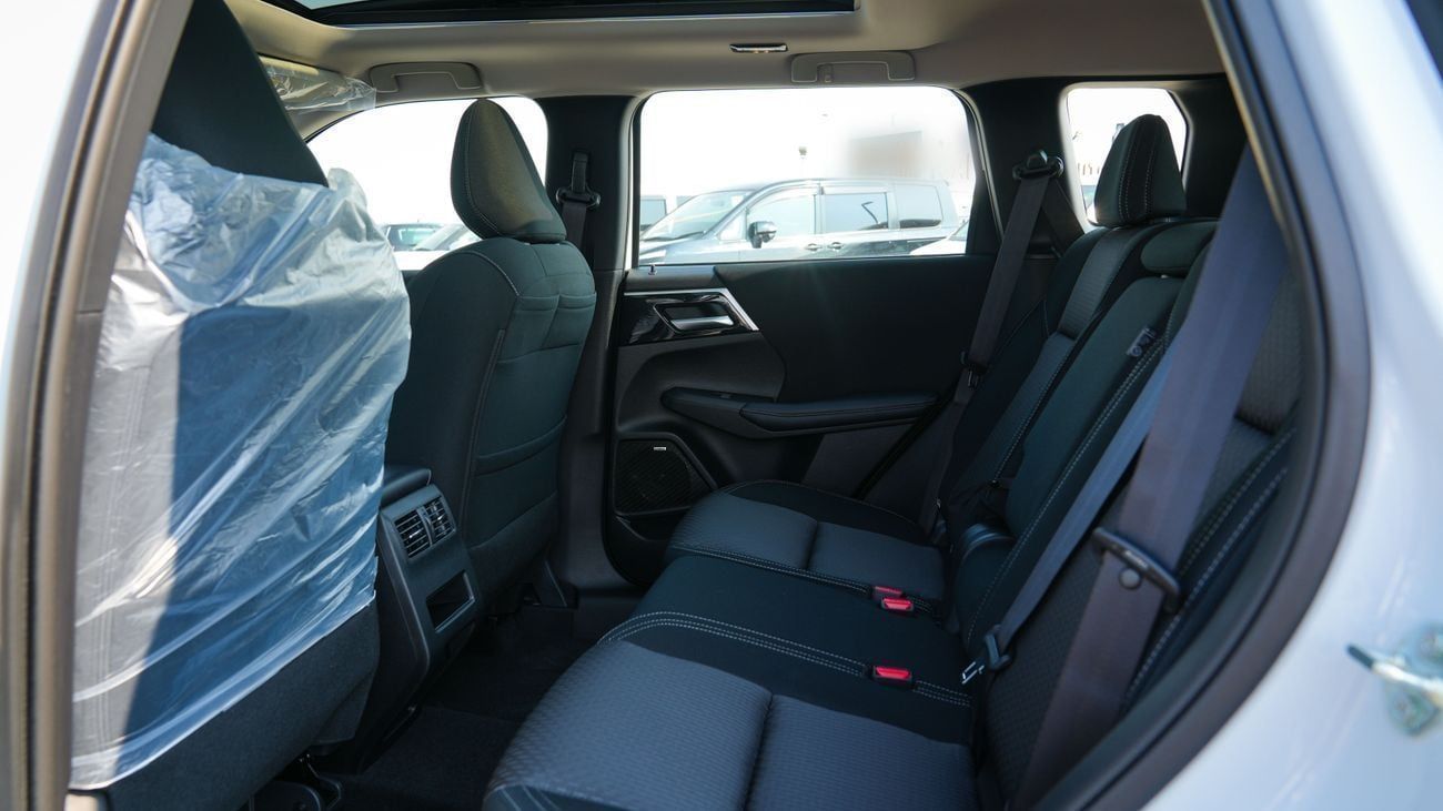 Mitsubishi Outlander Brand New 2026 Mitsubishi Outlander Medium Line (G05) 2.5L | 7-Seater SUV | GCC Spec | Export Only