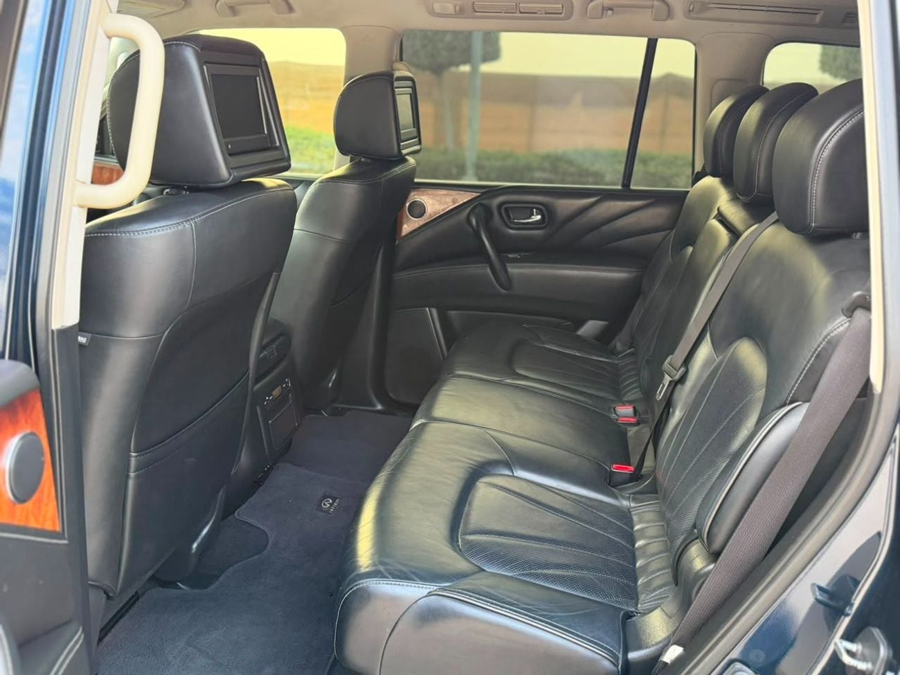 Infiniti QX80 LUXURY