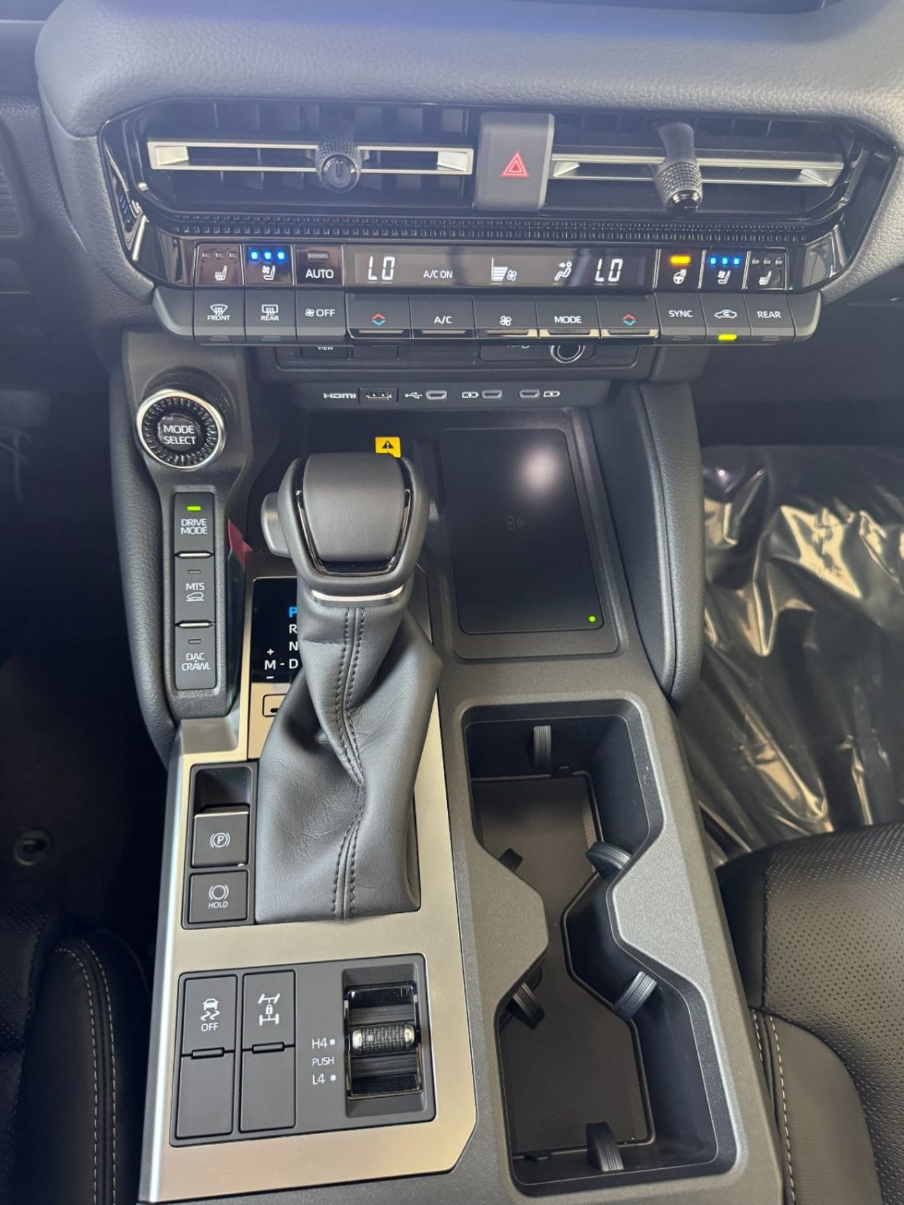 تويوتا برادو 2.4 TURBO LUXURY PANORAMA FULL **EXPORT ONLY**التصدير فقط خارج الخليج**