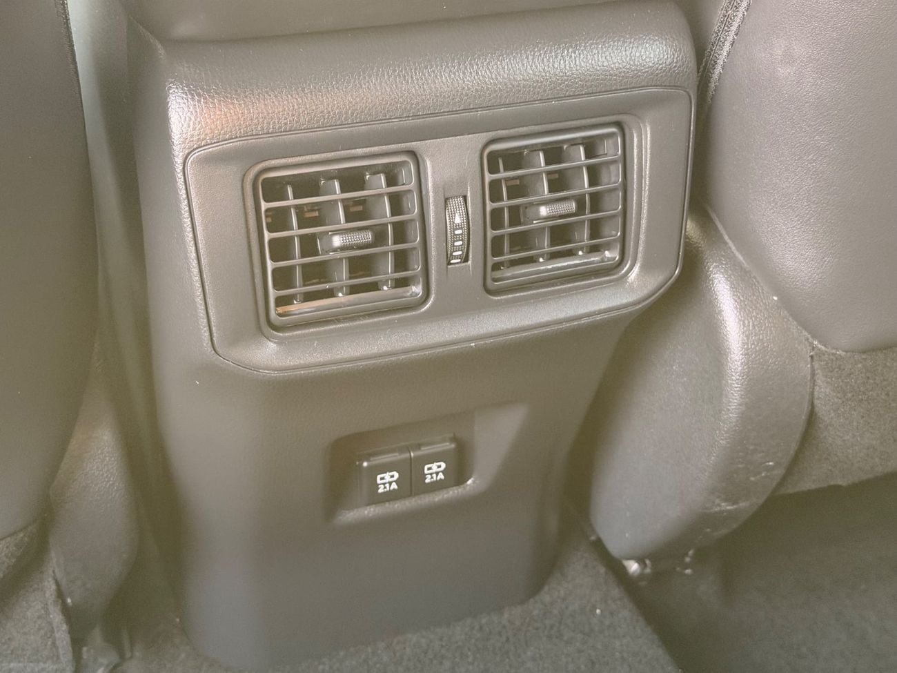 تويوتا راف ٤ LTD HEV تويوتا RAV4 XSE هايبرد 2021، دفع رباعي، كاملة المواصفات، مستوردة من الولايات المتحدة الأمريكية