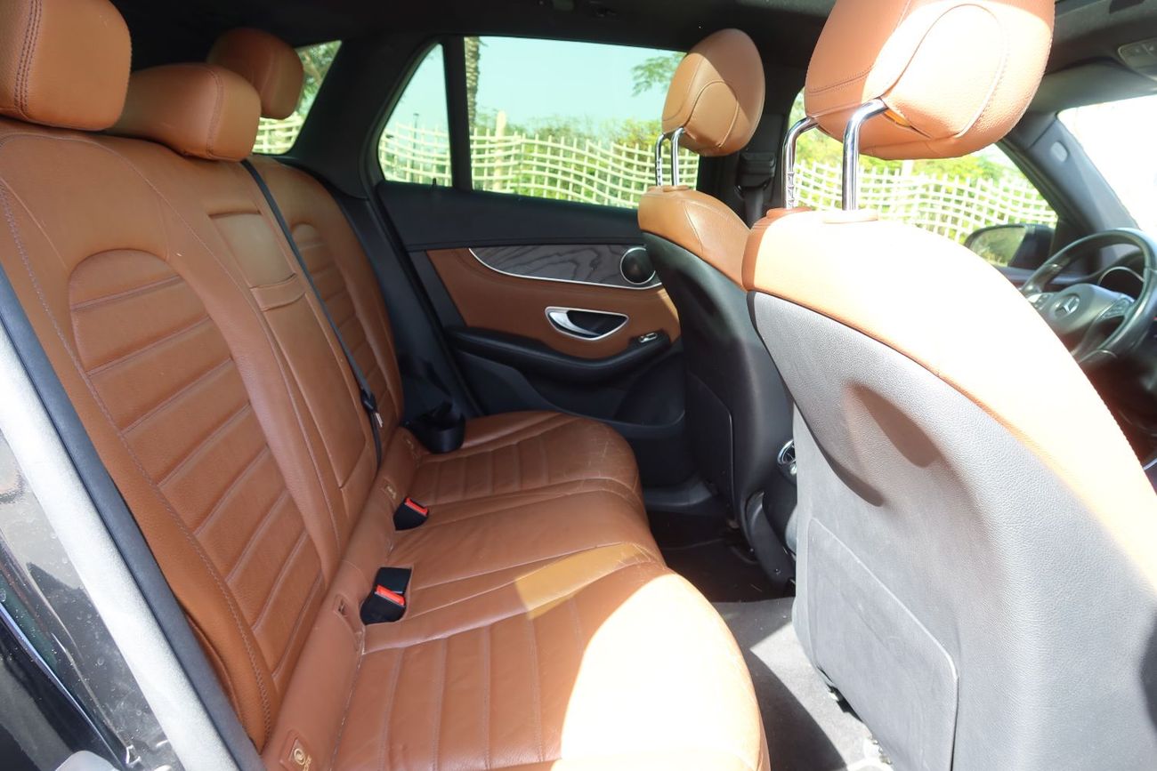 مرسيدس بنز GLC 250 4MATIC 2.0L