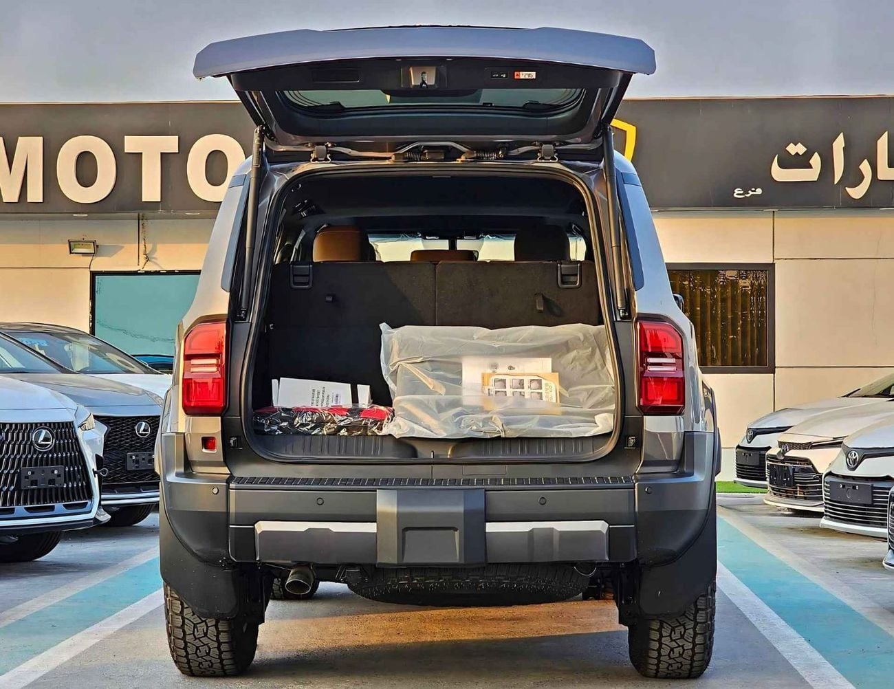 Toyota Prado ADVENTURE WITH COMPRESSOR /2.8L V4 DIESEL/DRIVER POWER WITH LEATHER SEATS/AUTO A/C (CODE#P28ADV3B)