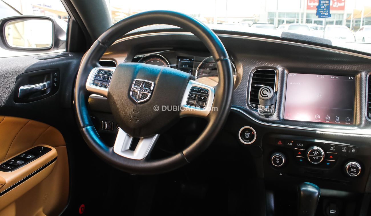 دودج تشارجر 2013 Hemi Rt Full options American specs sunroof DVD camera leather interiors