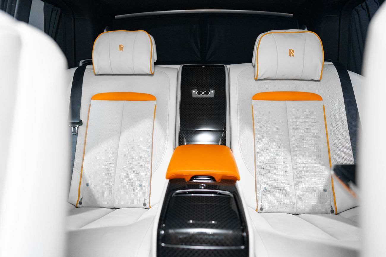 Rolls-Royce Cullinan CULLINAN BLACK BADGE | TAILGATE SEATS | PANORAMIC GLASS SUNROOF | TWO TONE INTERIOR | BESPOKE AUDIO