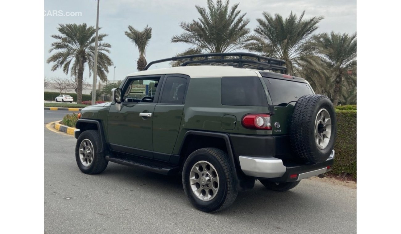 Toyota FJ Cruiser Toyota FG model 2012 USA 5 seat Very celen car  - AED 47,000 KM 210,000 call 00971527887500