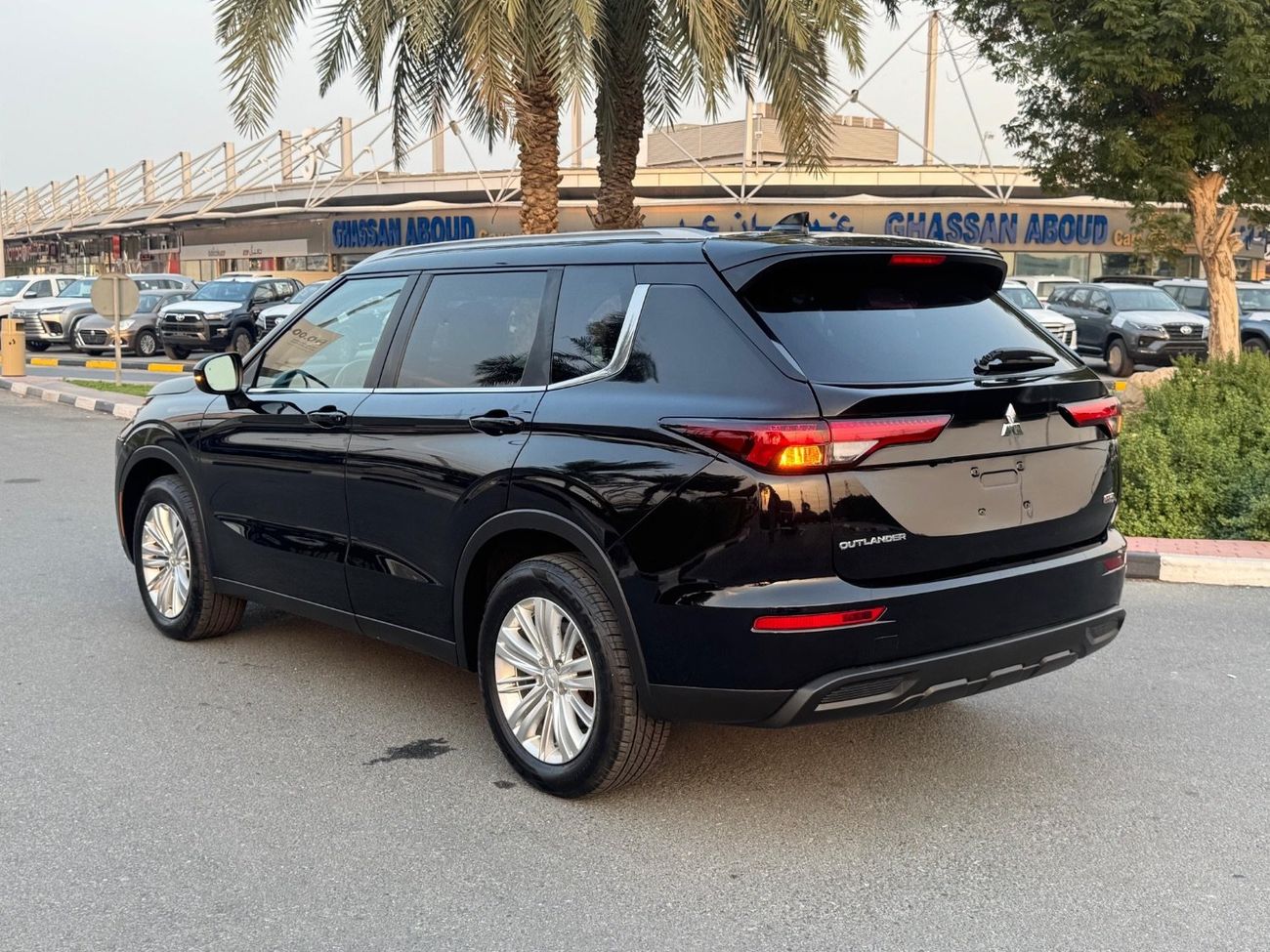 ميتسوبيشي آوتلاندر 2021 LIMITED PANORAMA FULL OPTION 2.4 LEATHER SEATS CANADA SPEC