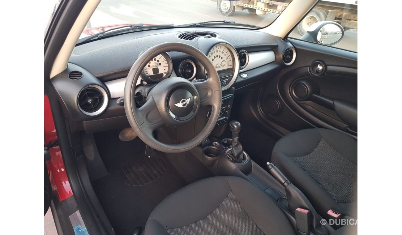 Mini Cooper Mini copper model 2013 GCC car prefect condition full option low mileage one owner