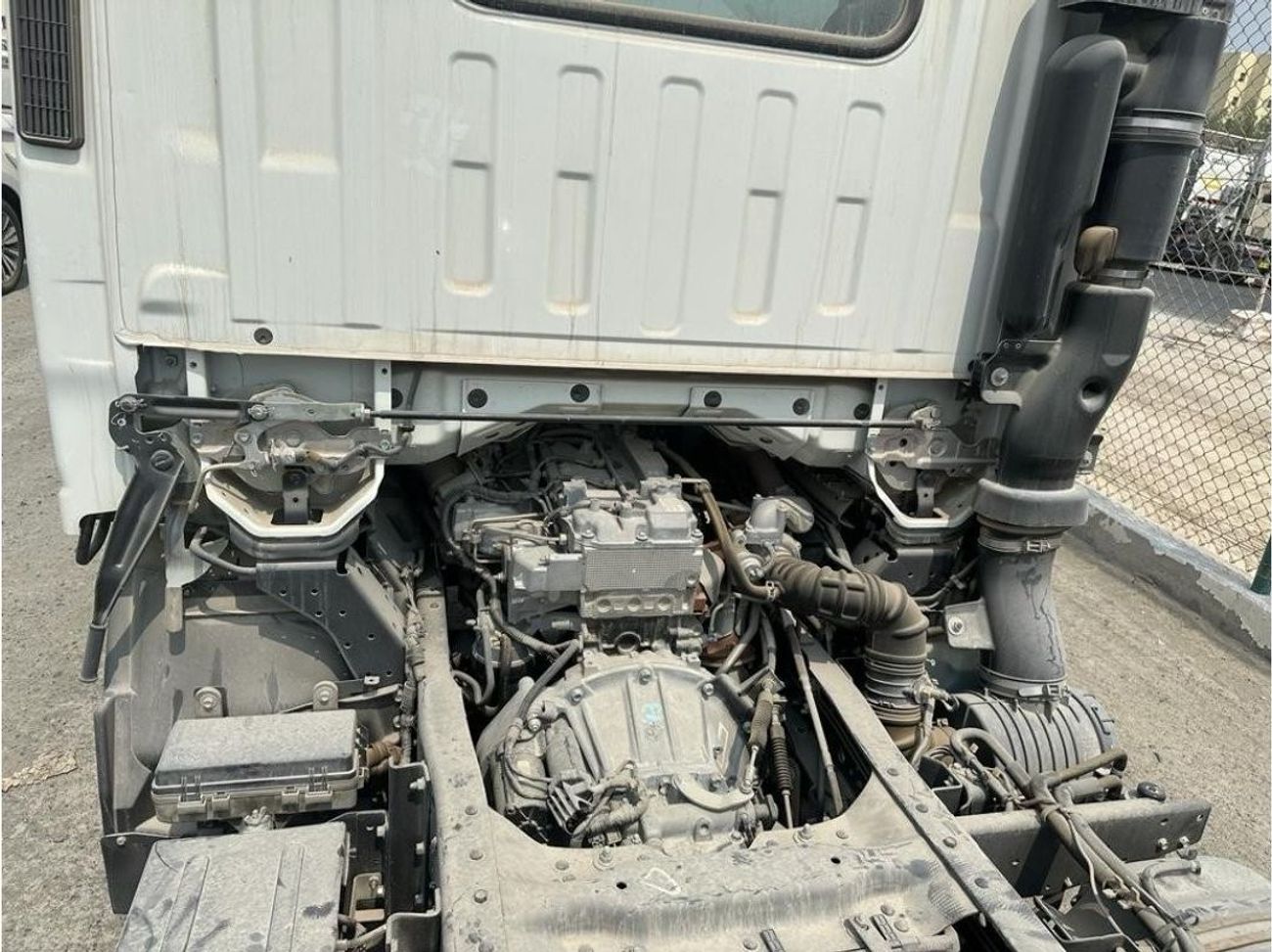 إيسوزو فوروارد Isuzu / N-Series NMR85 E22 Cab Chassis Truck 4x2 Short Wheel Base