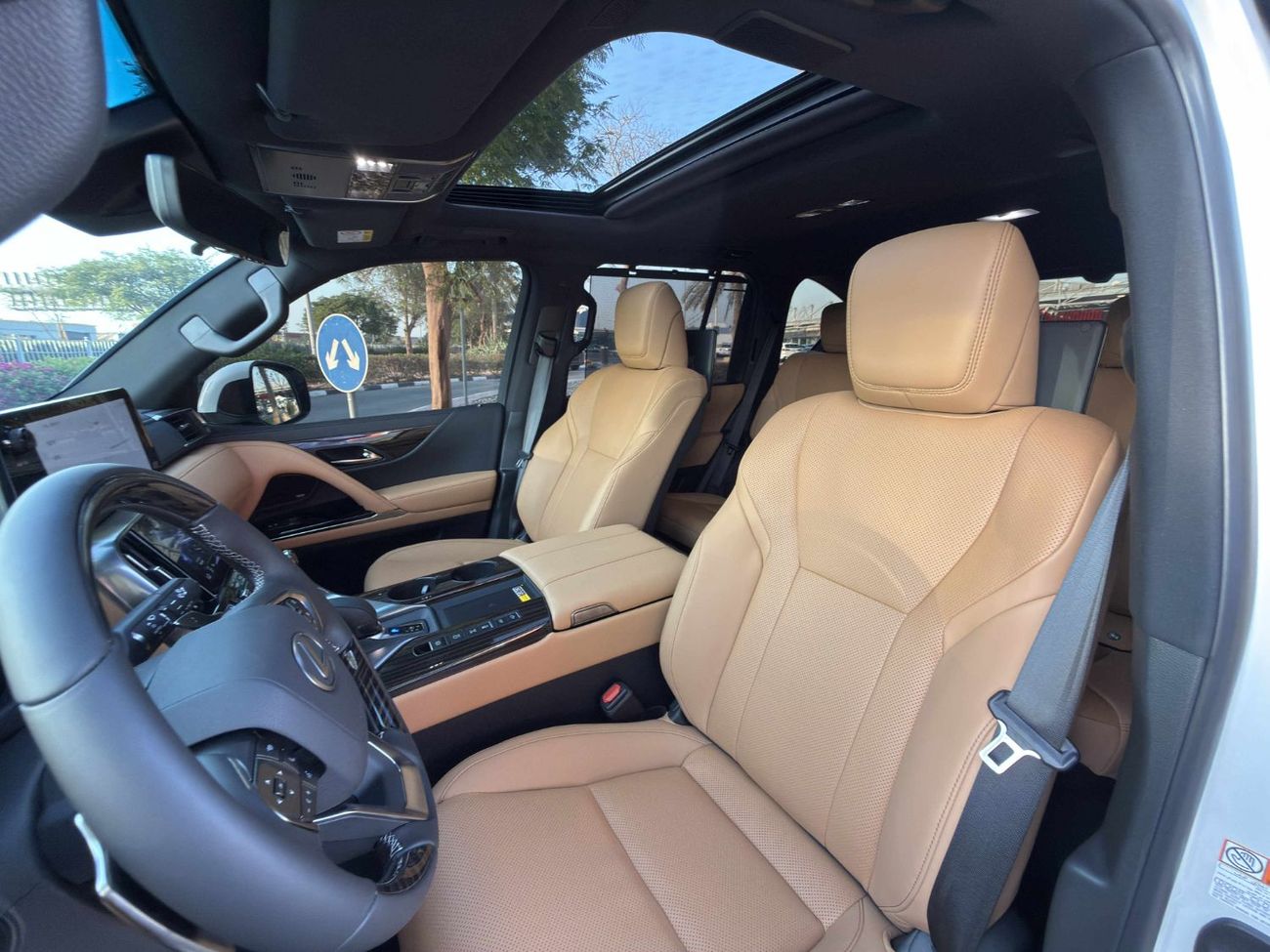 لكزس LX 700h Signature