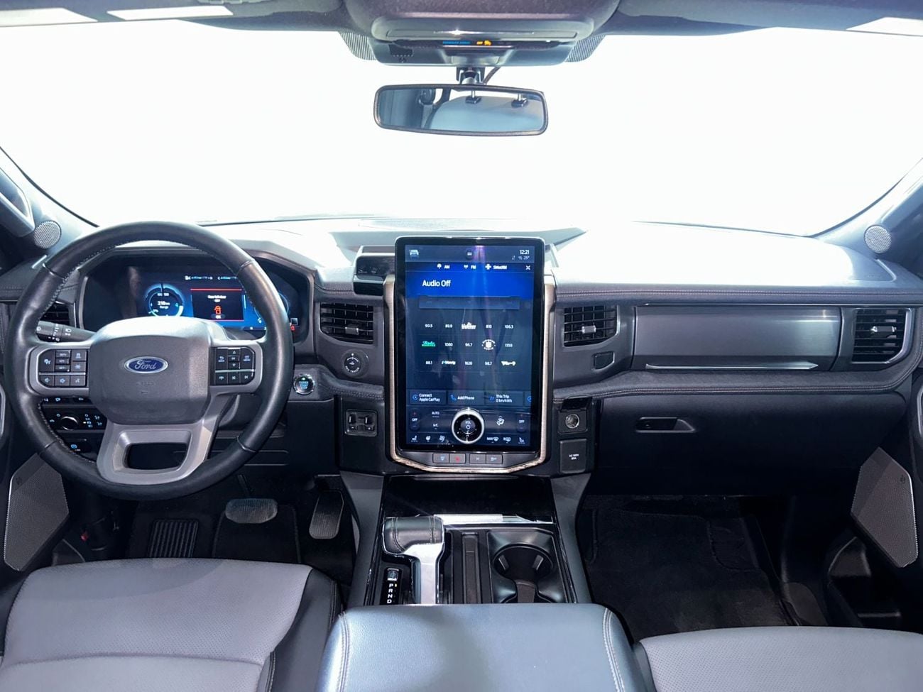 فورد F-150 لايتنينغ LARIAT EXTENDED LT1722 F150 لايتنينج بلاتينيوم كرو بمحركين كهربائيين / شركة الطاير للمحركات / معرض القوز