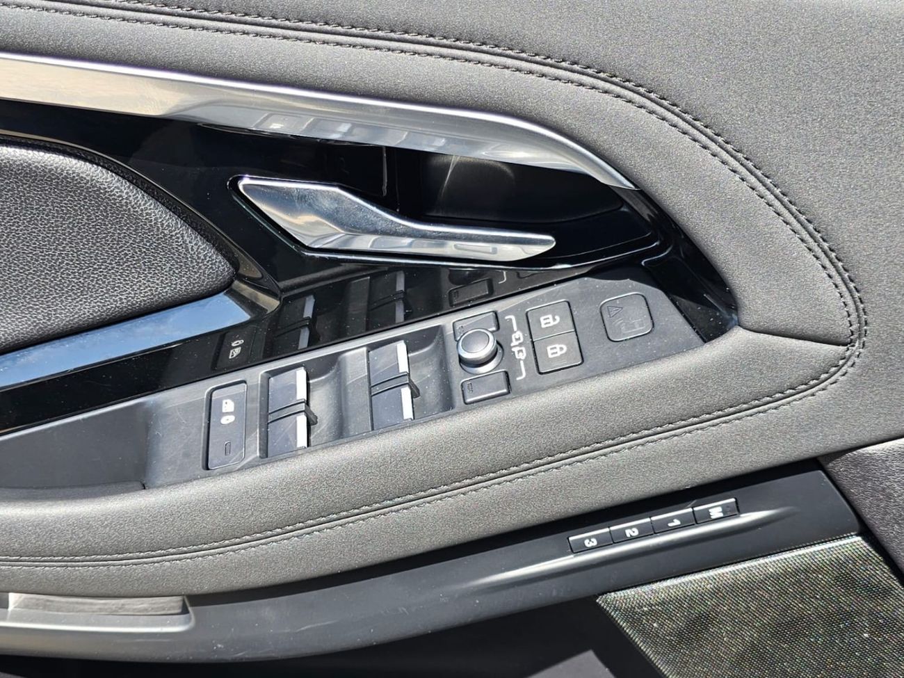 لاند روفر رانج روفر إيفوك R-ديناميك SE P250