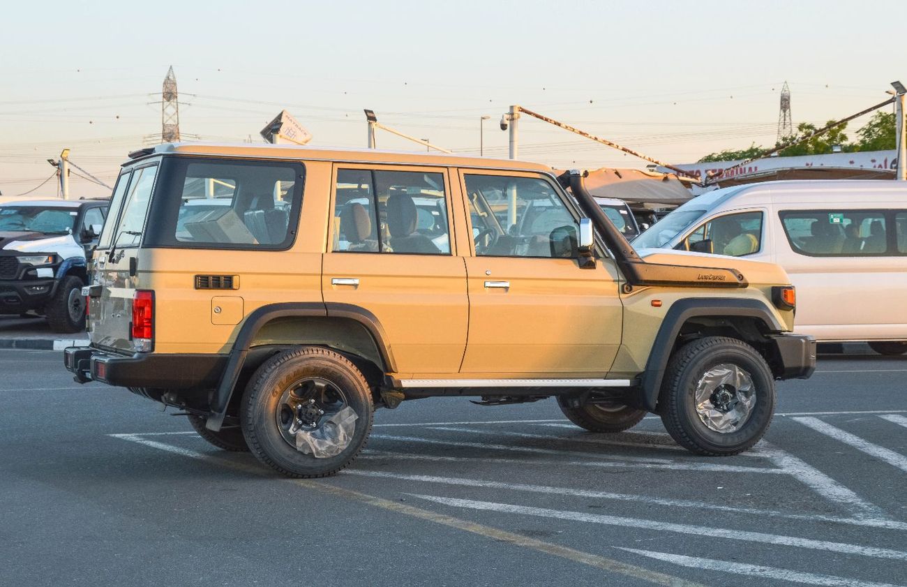 Toyota Land Cruiser 70 TOYOTA LAND CRUISER 76 4.0L 4WD 5DOOR PETROL SUV 2025