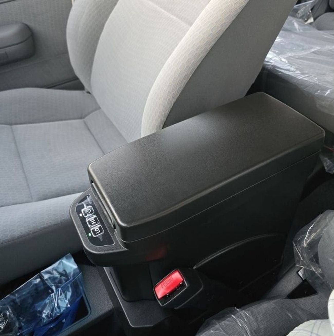 Toyota Land Cruiser 70 2025 Toyota LC76 4.0L Mid Option