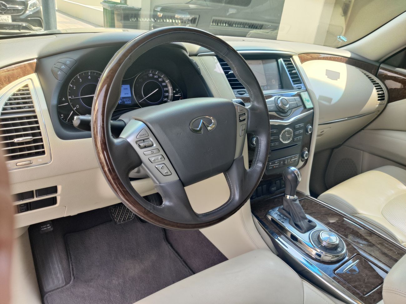 Infiniti QX80 LUXURY