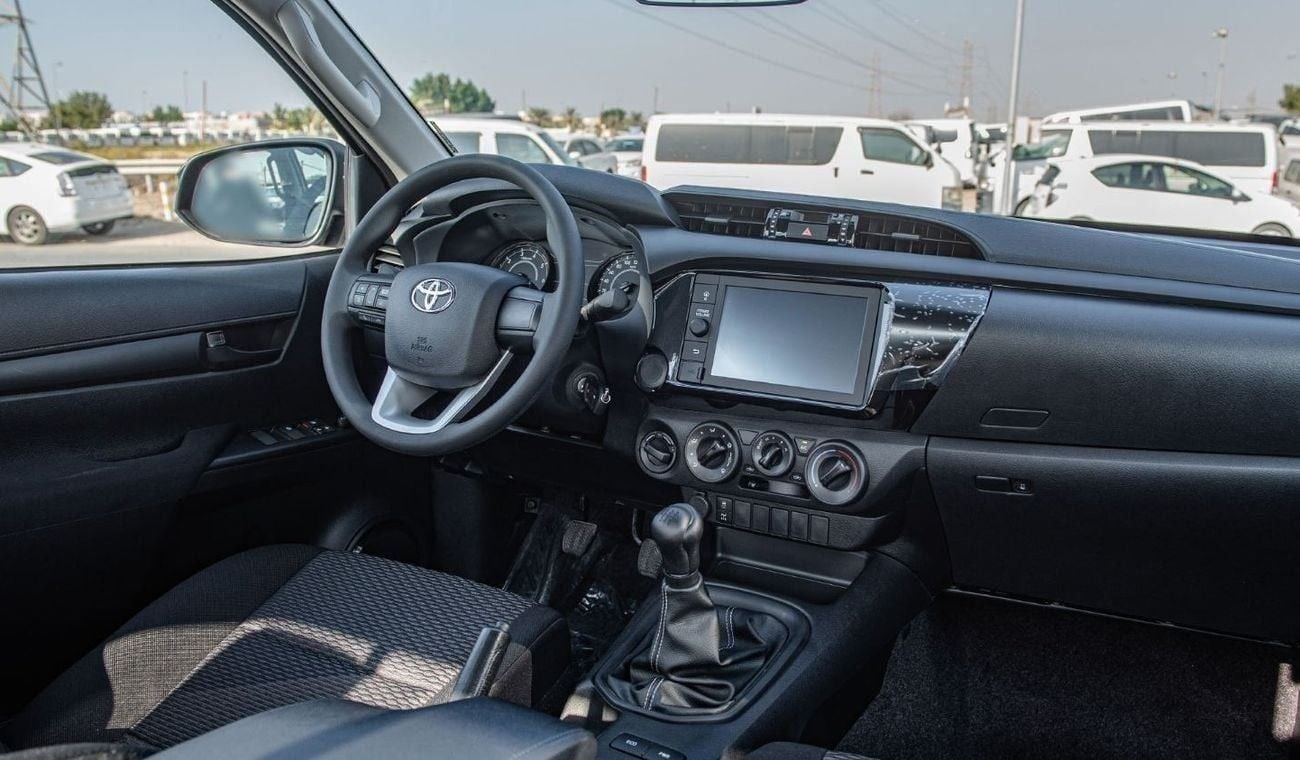 تويوتا هيلوكس SGLX TOYOTA HILUX DC 2.4D MT 4X4 P.WINDOW MY2024 – SILVER
