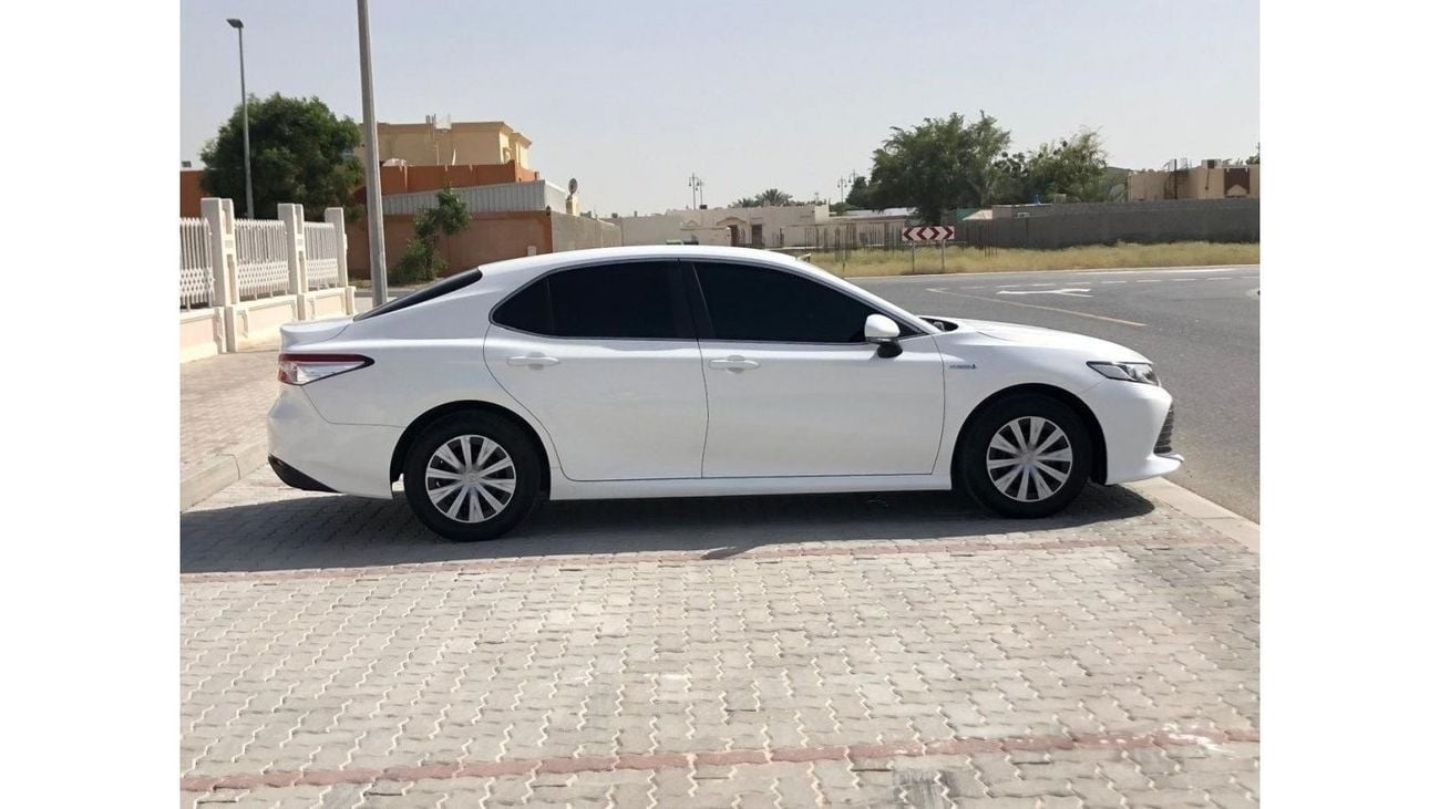 Toyota Camry Camry LE,2020 (Hybrid) 2.5L GCC / accident free