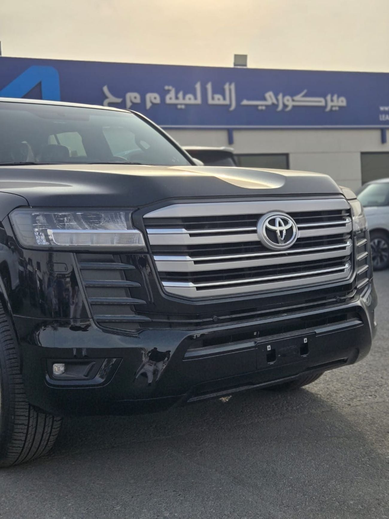 Toyota Land Cruiser GXR PETROL A/T 7 SEATER