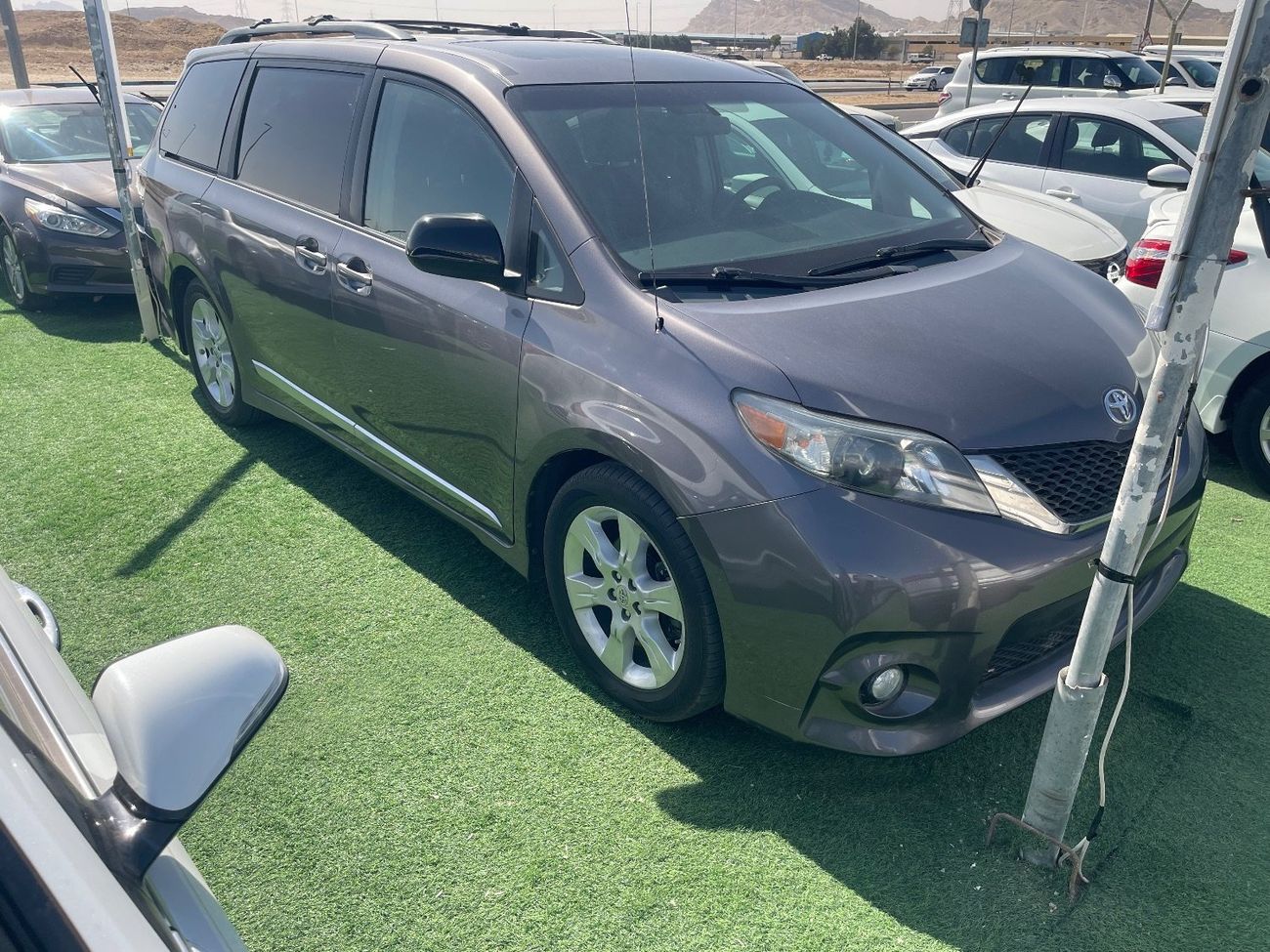 تويوتا سيينا اس اي فتحة