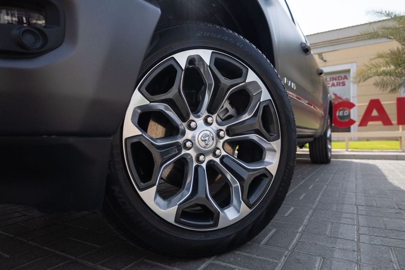 RAM 1500 Limited Crew Cab 5.7L