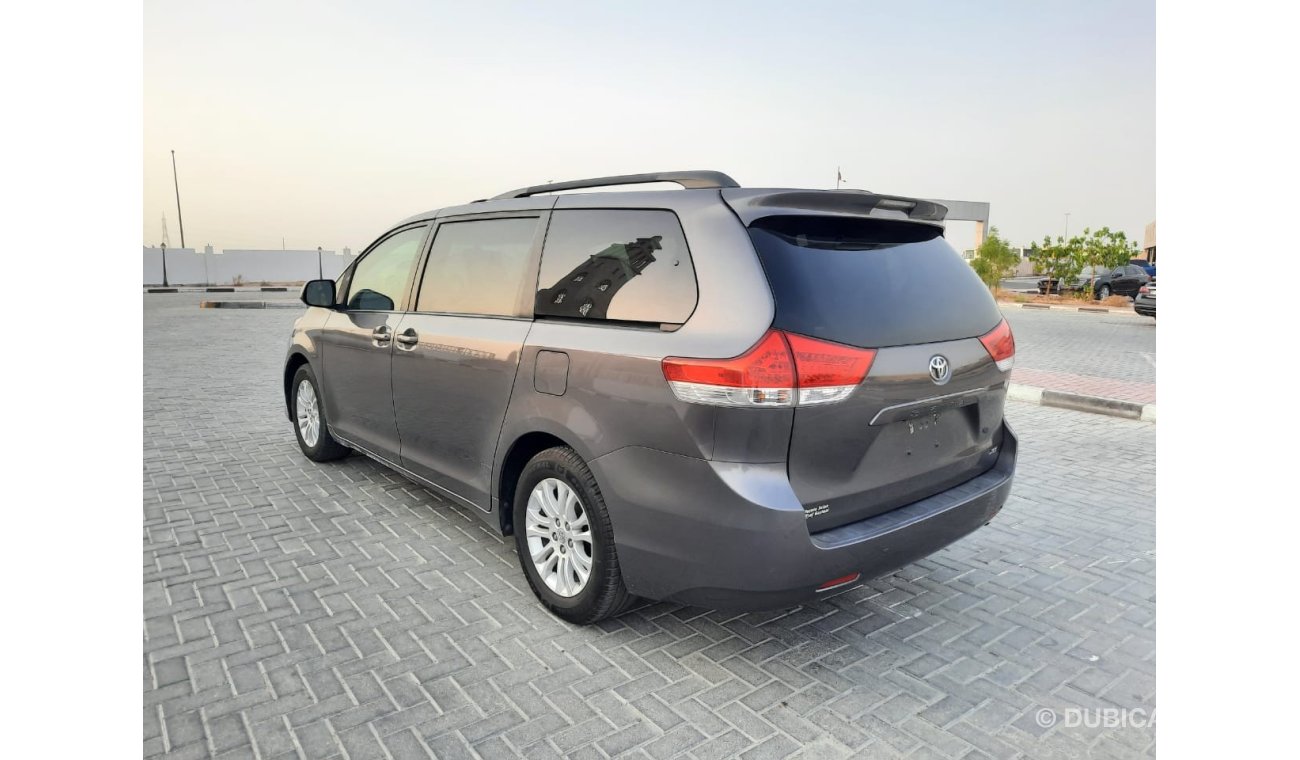 Toyota Sienna 2014 TOYOTA SIENNA XLE