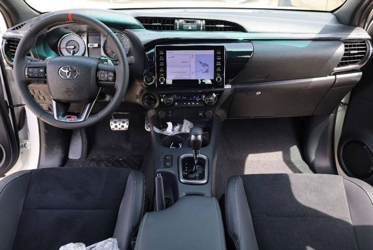 Toyota Hilux TOYOTA_HILUX_GR_2024_4.0L_GASOLINE_WHITE_COLOR