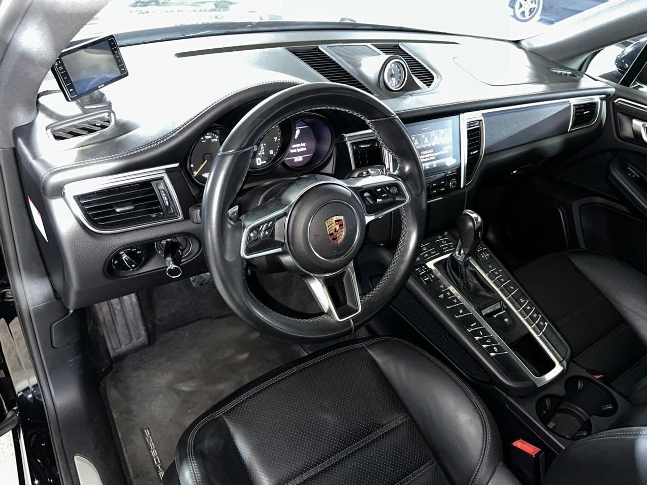 Porsche Macan GTS 3.0L (360 HP)  2017 | SPORTS CHRONO PACKAGE | SPORTS EXHAUST SYSTEM | 21-INCH ALLOY RIMS