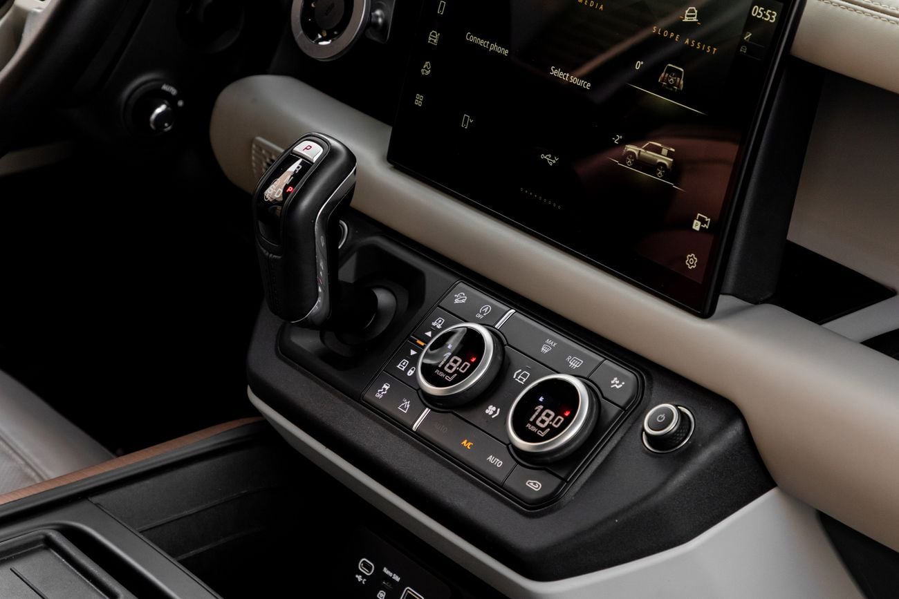 Land Rover Defender Defender P400 HSE | 4,642 P.M | 0% Downpayment | LR Warranty!