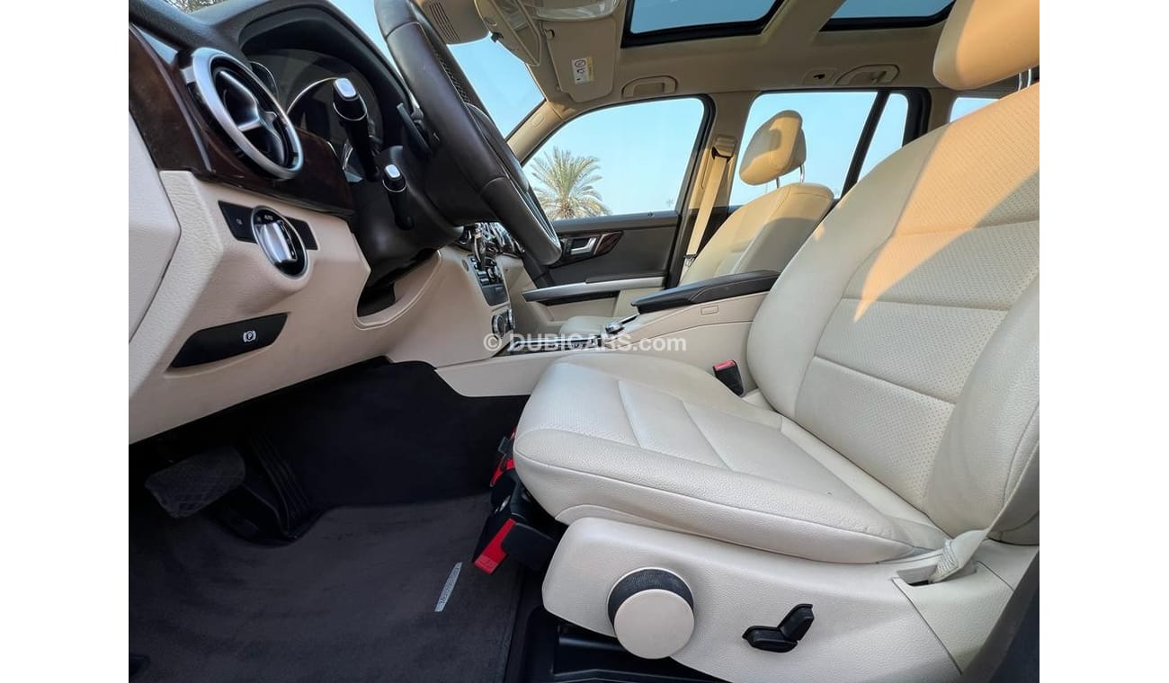 Mercedes-Benz GLK 250 Std MERCEDES BENZ GLK250 2015 GCC 4MATIC FULL OPTIONS ORIGINAL PAINT IN LOW MILEAGE