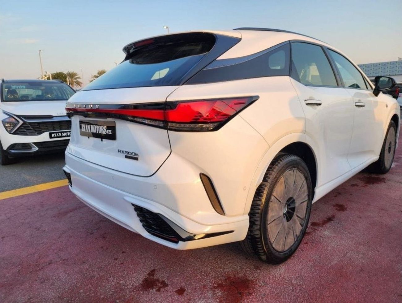 لكزس RX 500h لكزس RX500h F-Sport 2.4 لتر هايبرد ، CUV ، دفع رباعي ، 5 أبواب الميزات: 360 كاميرا ، رادار ، مثبت ال