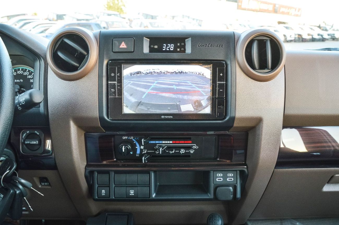 Toyota Land Cruiser 70 TOYOTA LAND CRUISER 76 4.0L 4WD 5DOOR PETROL SUV 2025