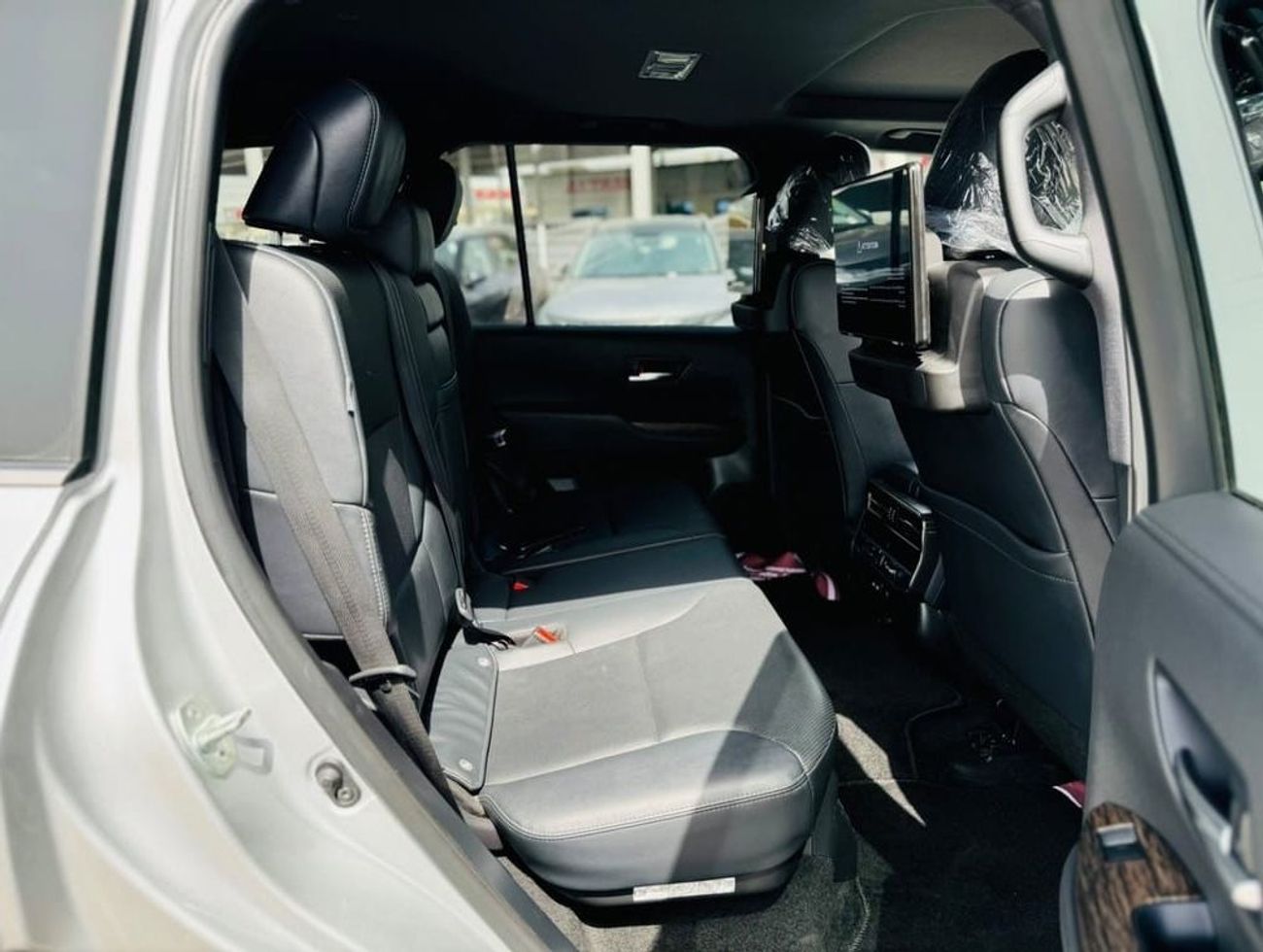 تويوتا لاند كروزر Vxr 3.3 diesel Right hand drive