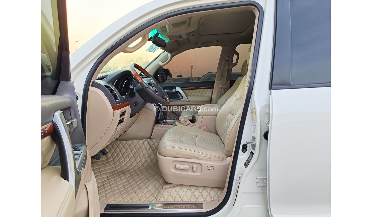 Toyota Land Cruiser 5.7L PETROL, DRIVER POWER SEAT / LEATHER SEATS / SUNROOF (LOT # 10321)