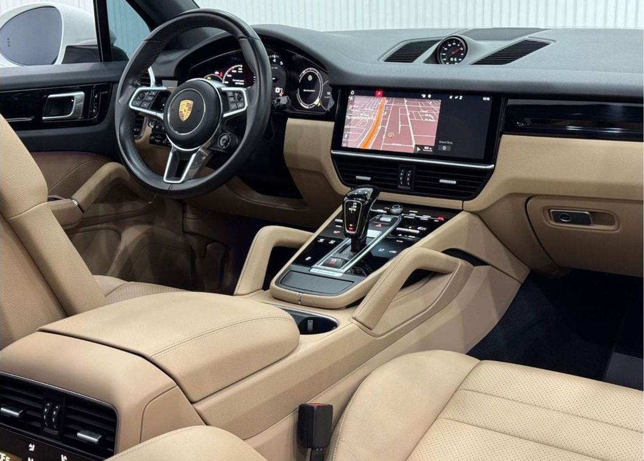 Porsche Cayenne Std 3.0L (335 HP) 2018 Porsche Cayenne, Warranty, Full Service History, Excellent Condition, GCC