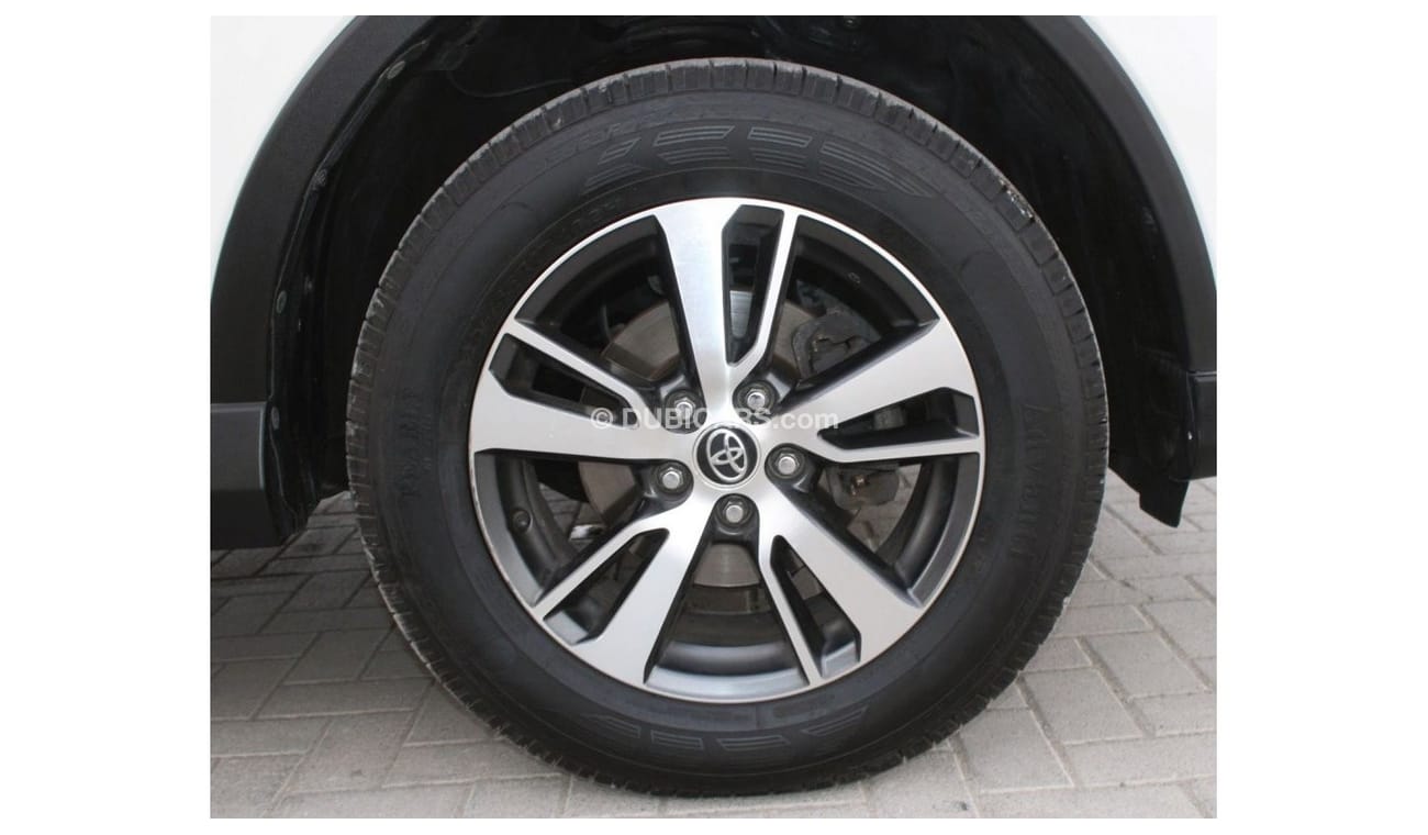 Toyota RAV4 EX Toyota rav 4 white 2016 GCC excellent condition without accident