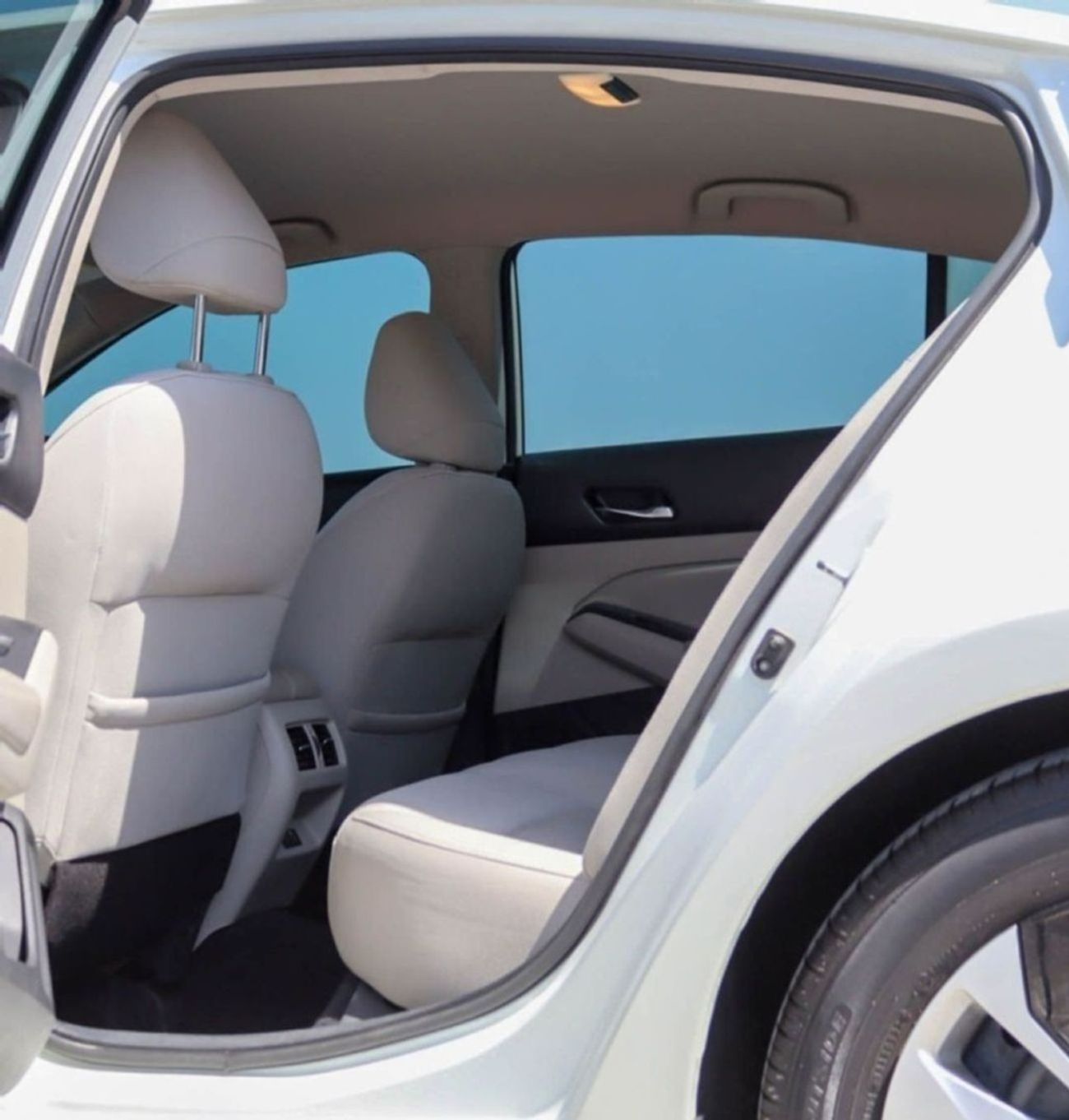 Nissan Altima 2.5 S Nissan Altima 2.5L 2020 original paint GCC  accident-free in excellent condition 888 P.M