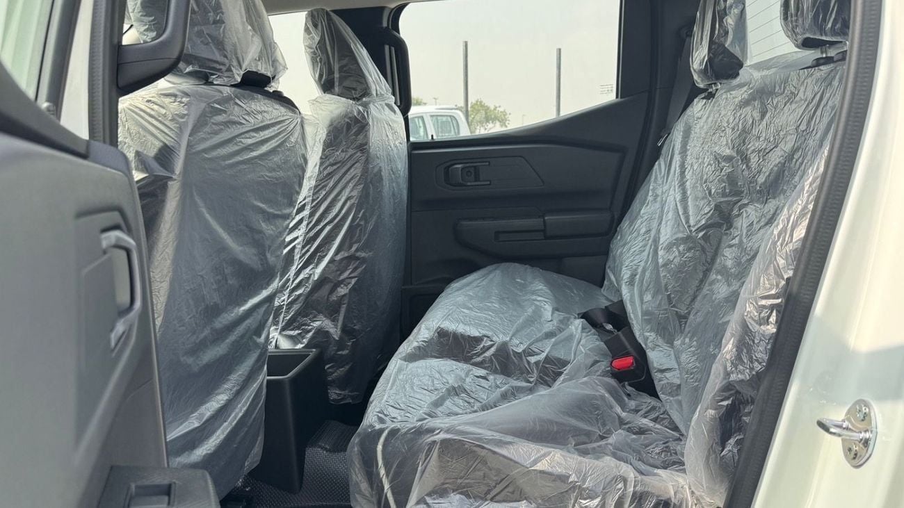 Mitsubishi L200 2.4L diesel double cabin M/T med-line