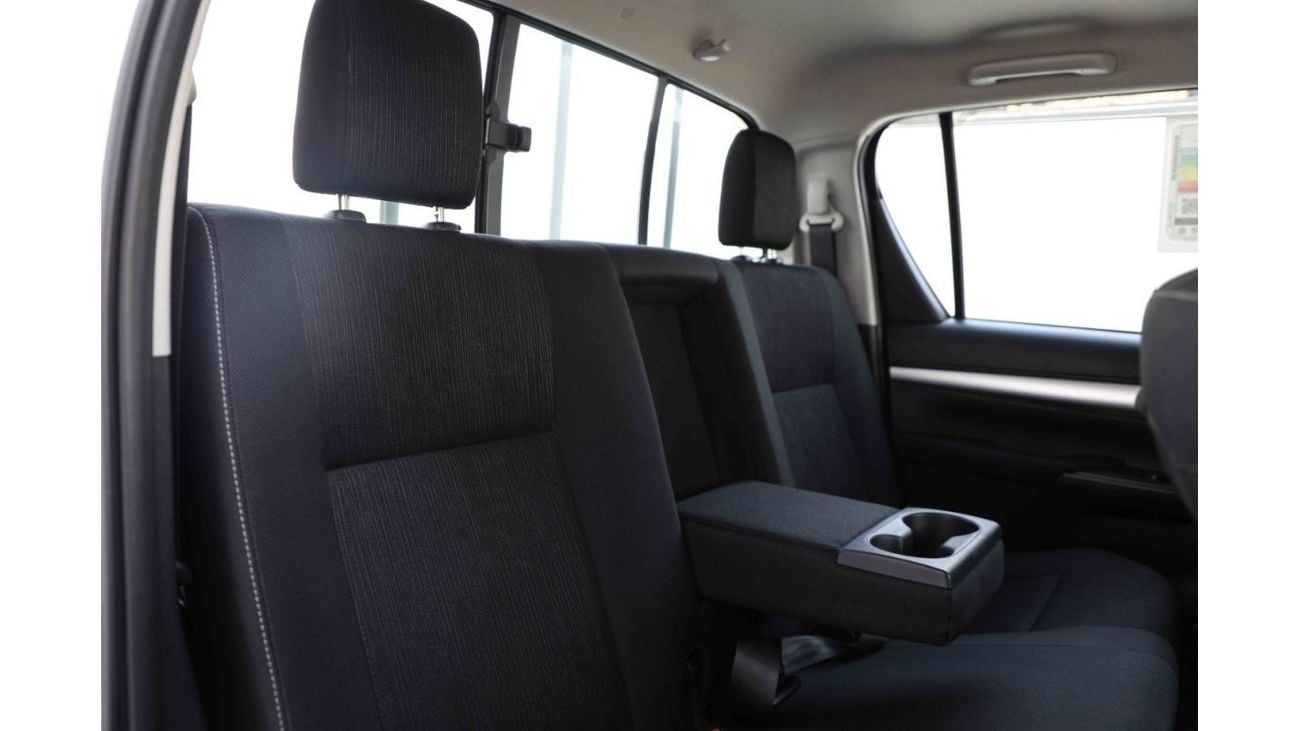 تويوتا هيلوكس 2024 تويوتا هايلكس 4x4 DC 2.7 HI - أبيض بلاتيني لؤلؤي من الداخل أسود | تصدير فقط