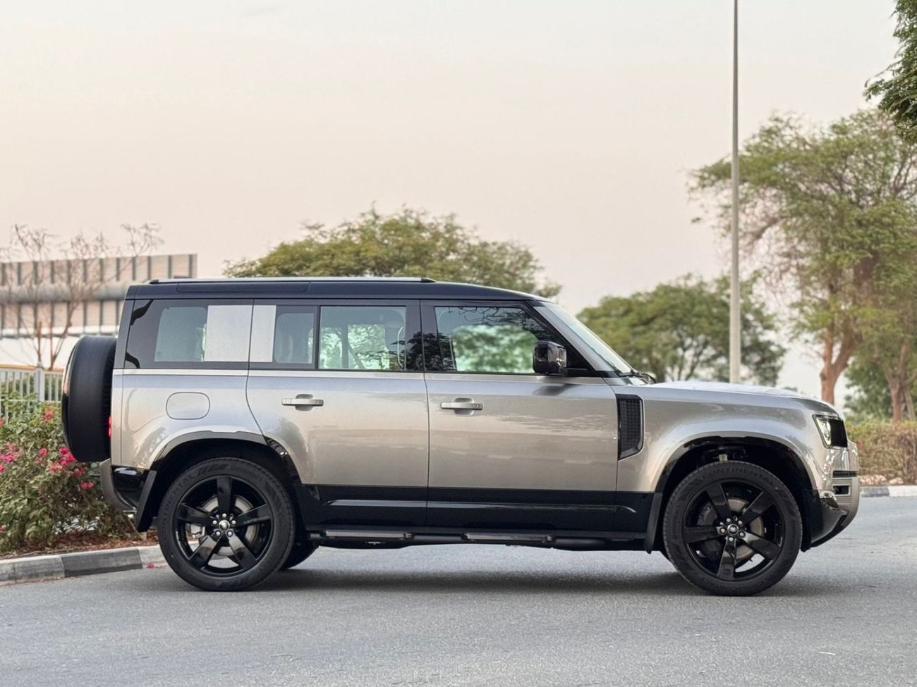 لاند روفر ديفندر P400 110 HSE 3.0L (5 Seater)