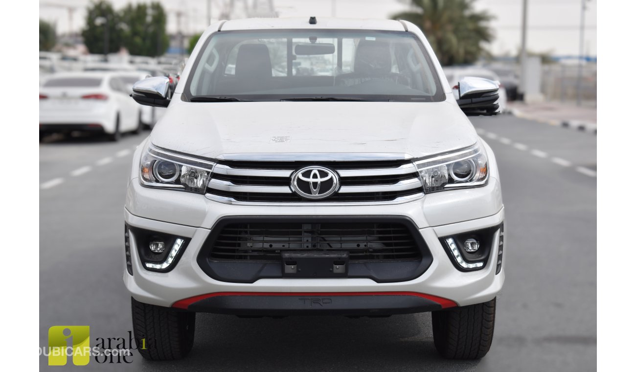 Toyota Hilux - TRD - 4.0L - V6 - WHITE INSIDE BLACK