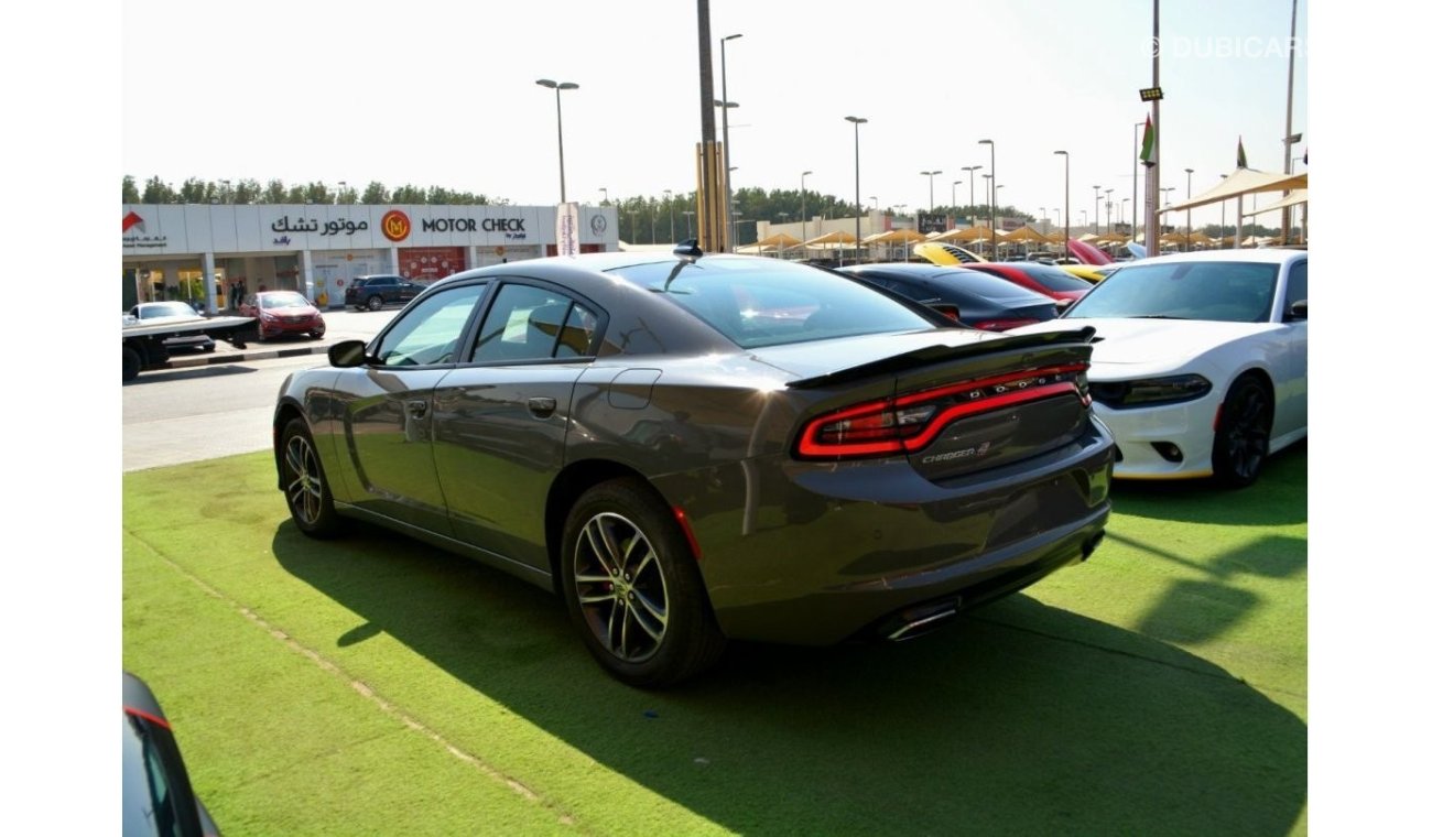 Dodge Charger SXT Plus The base engine is a 3.6-liter V6 with 292 horsepower and 352 Nm of torque. The engine is s