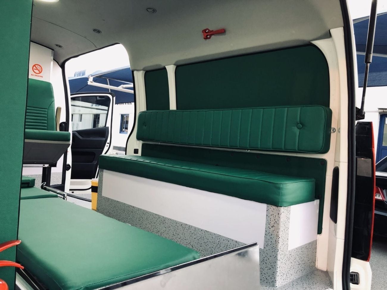 تويوتا هاياس GL DX V6 3.5L Petrol Ambulance Conversion