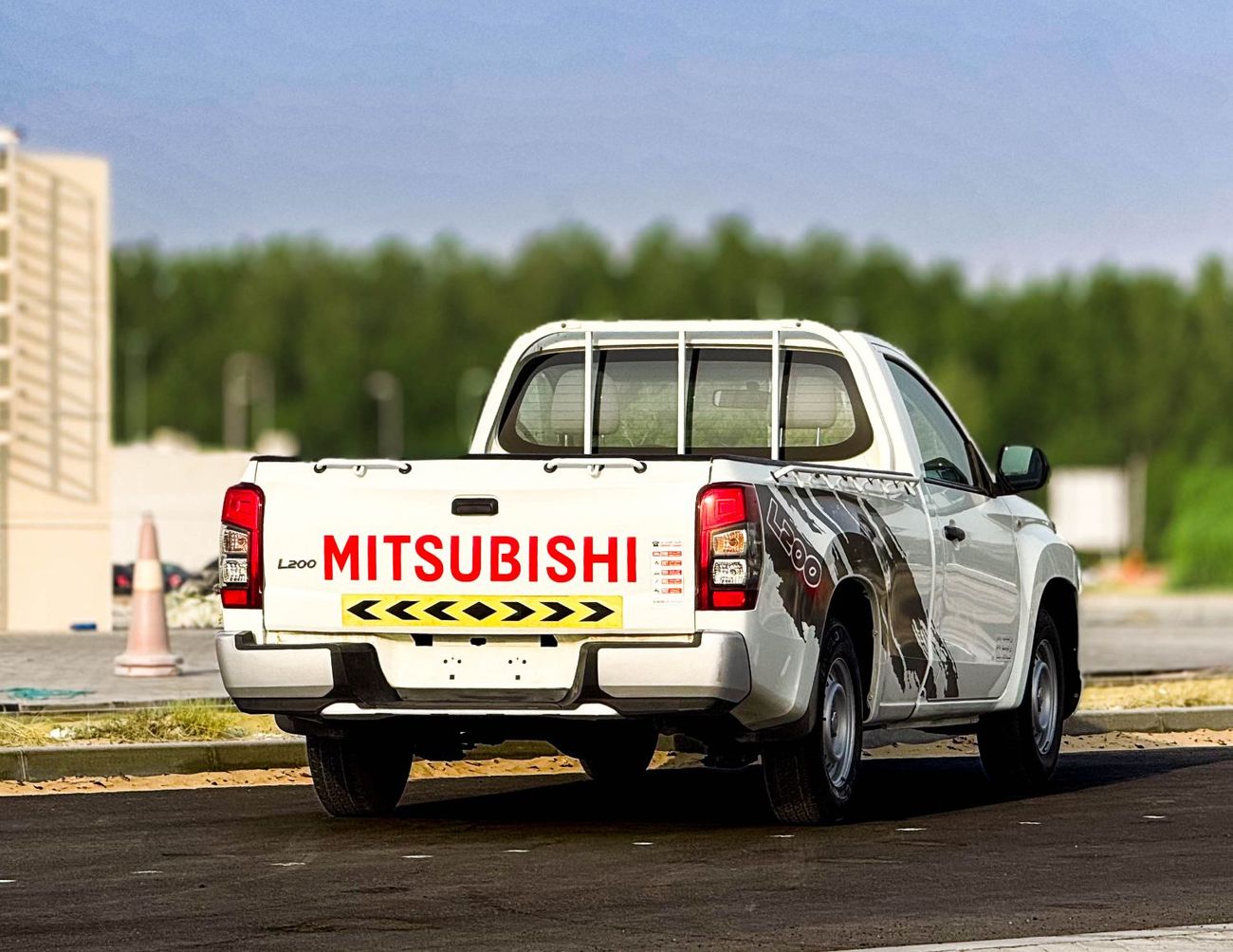 Mitsubishi L200 GL 2.4L (128 HP) Single Cab Utility Mitsubishi L200 2.4L 2WD 2022 GCC accident-free in excellent con