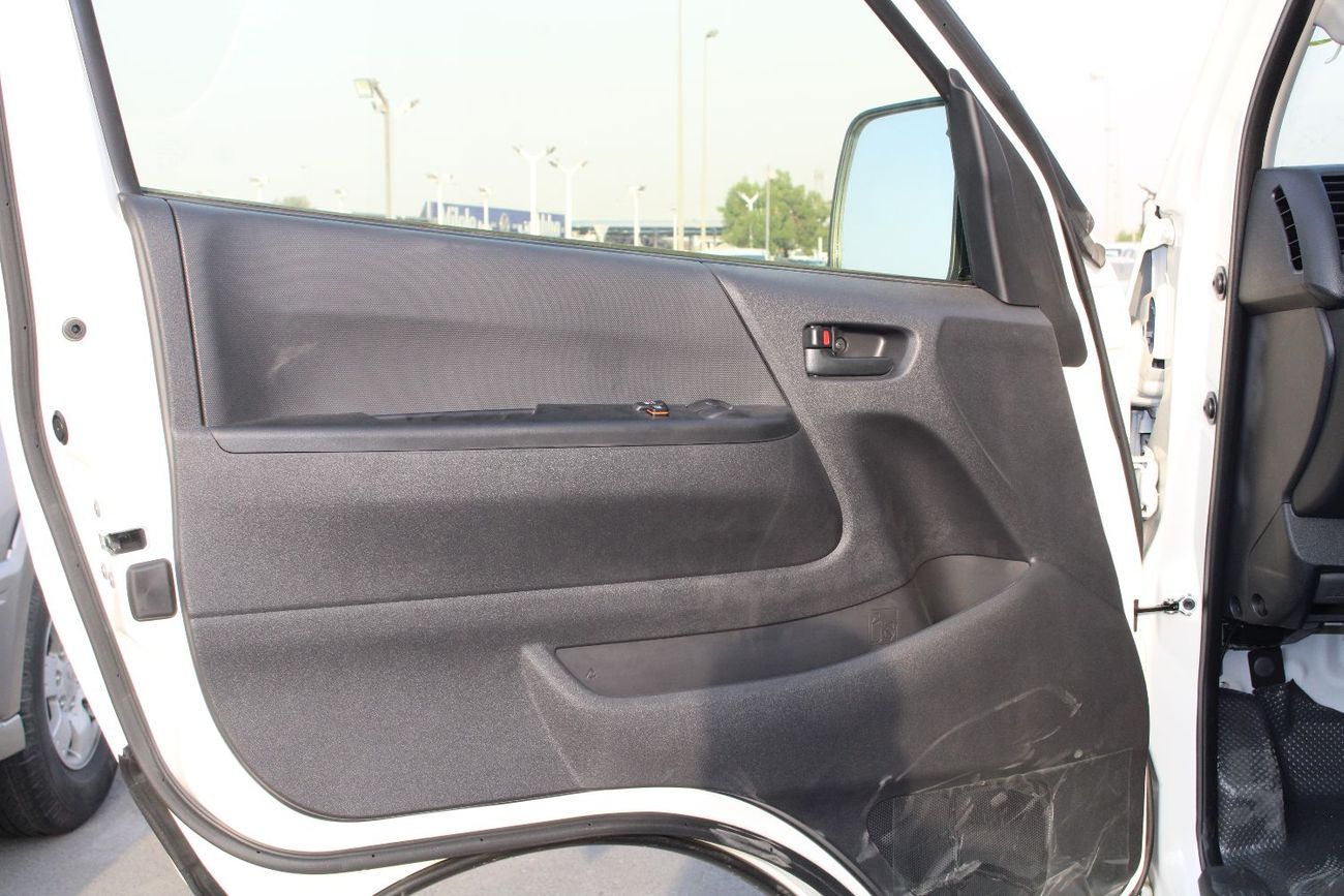 Toyota Hiace TOYOTA HIACE 2.5L DIESEL 15 SEATER HIGH ROOF STD MANUAL