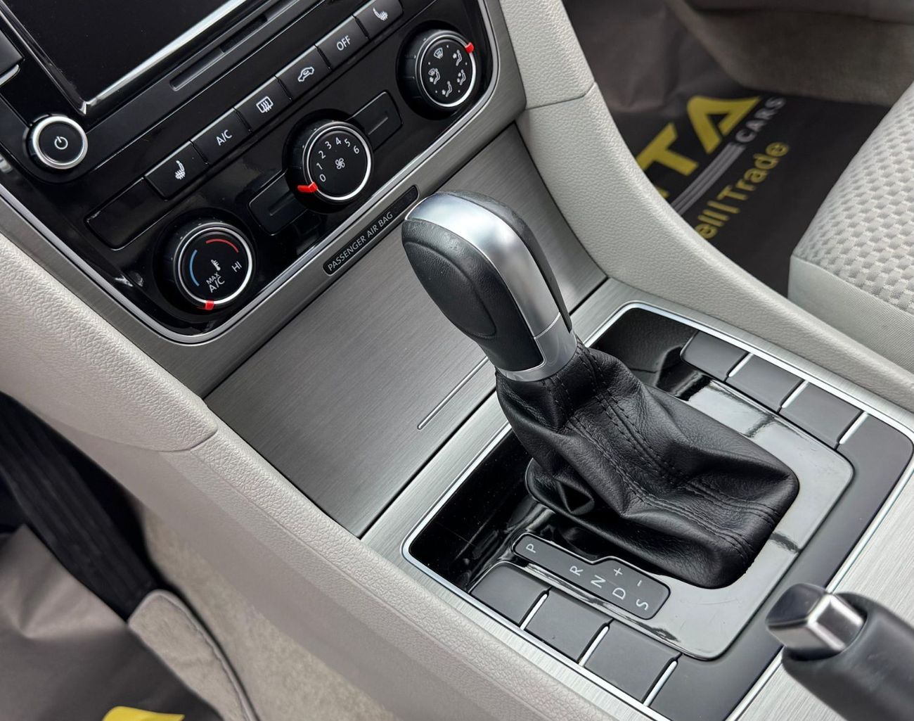 فولكس واجن باسات SE 2.5L 2015 Volkswagen Passat SE, Full VW Service History, Excellent Condition, GCC