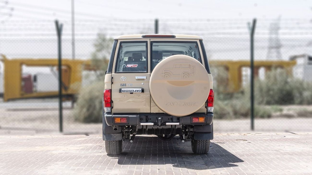 تويوتا لاند كروزر 70 HT VXR 2026 Toyota Land Cruiser LC76 4.0L AT Petrol (Mid Option) Beige
