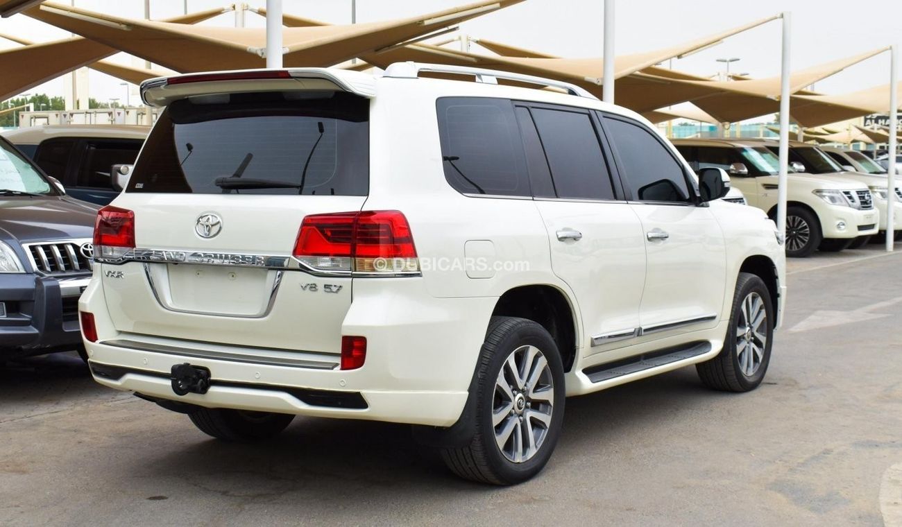 Used Toyota Land Cruiser 5.7 V8 2016 for sale in Dubai - 530885