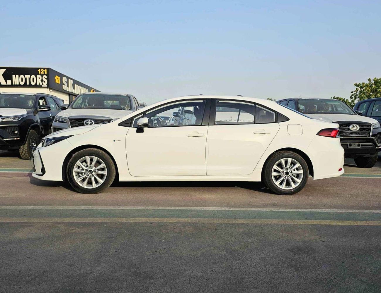 Toyota Corolla ELITE HYBRID / 1.8L V4 PETROL / LEATHER SEATS /PUSH START /DVD+CAMERA /SUNROOF (CODE#HYBRID ELITE)