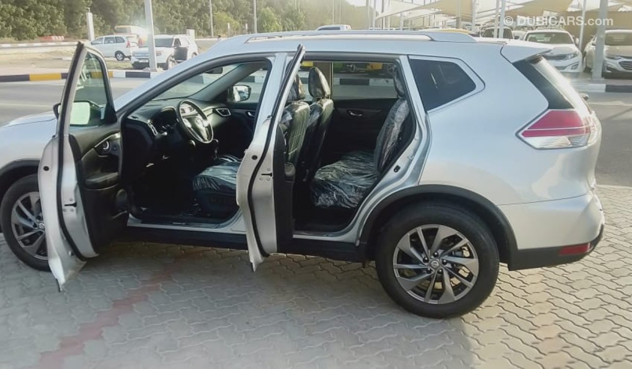 Nissan Rogue SL - With Panoramic Sunroof