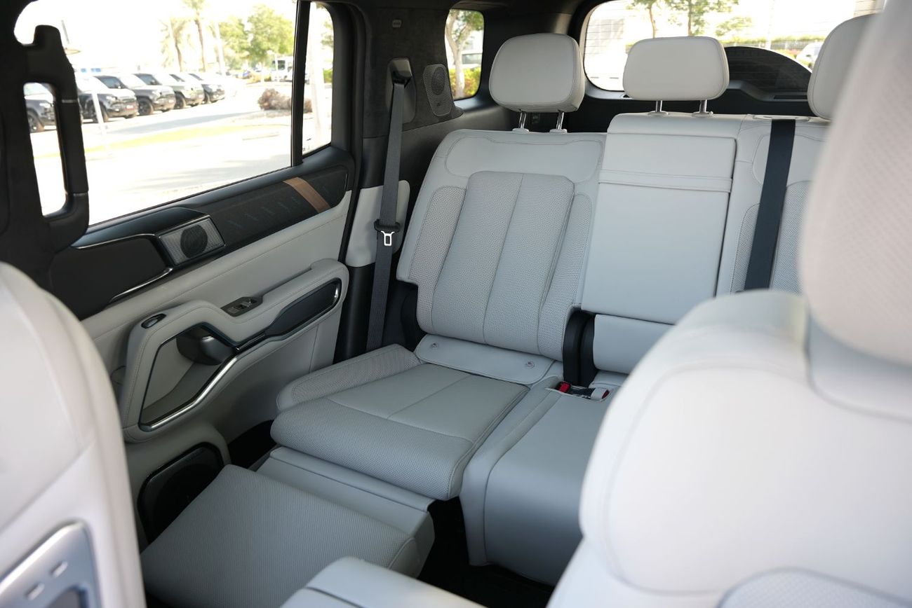 BYD Leopard 8 2025 Leopard 8  NEW Flagship 5-seates AWD Black in White 0Km